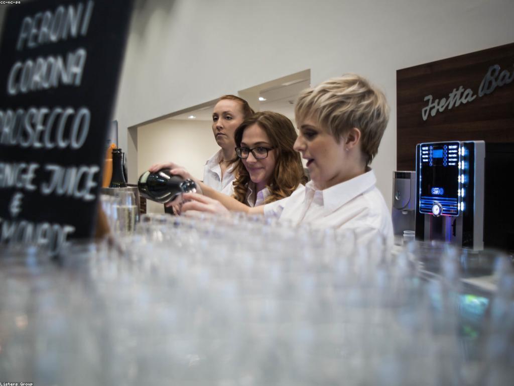 សេវាកម្មអតិថិជន VVIP និងអត្ថប្រយោជន៍សម្រាប់អាជីវកម្ម